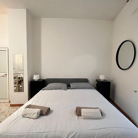 Appartamentino Nel Chiasso Монополи Экстерьер фото