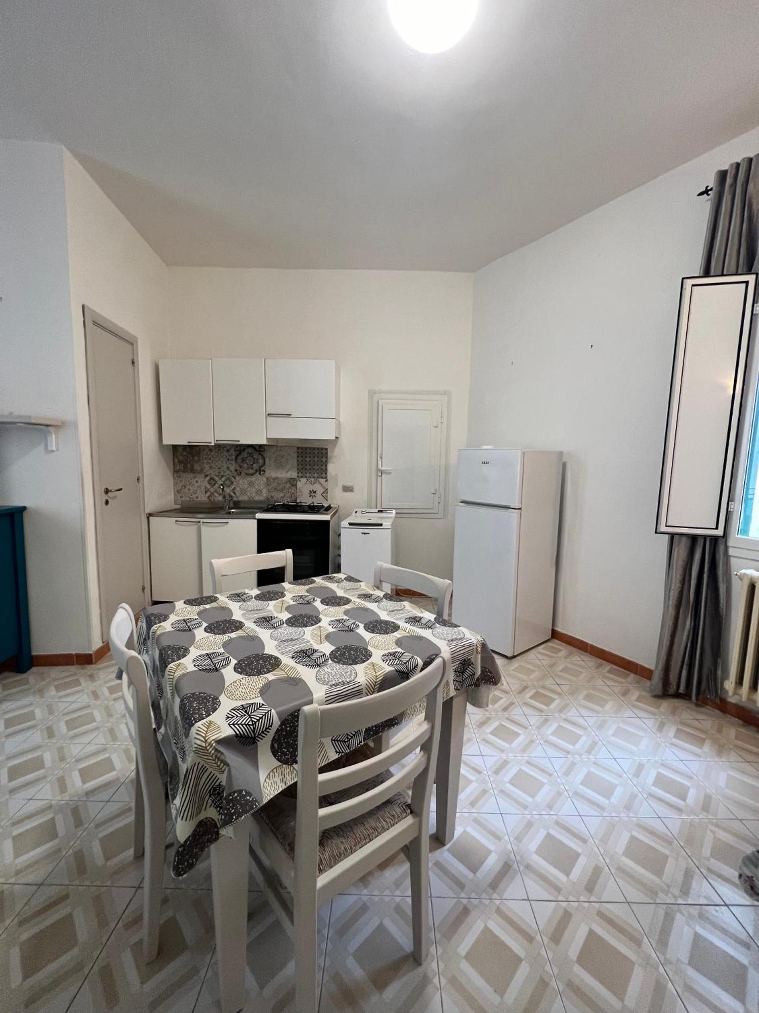 Appartamentino Nel Chiasso Монополи Экстерьер фото